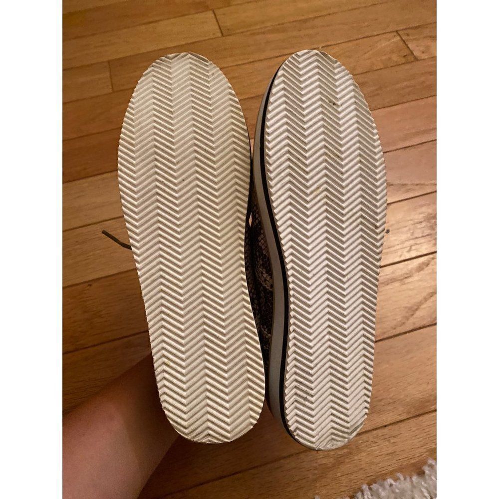 Shoedazzle, women's animal print laced up fashion sneakers size 9 - Picture 5 of 7